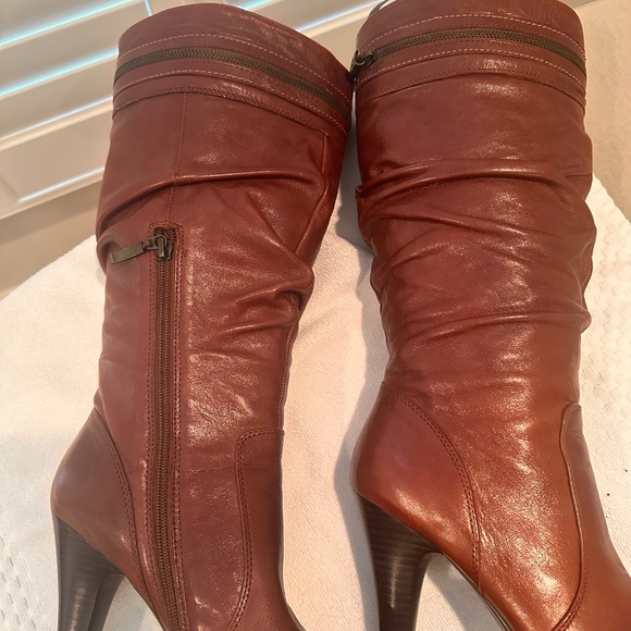Medium brown boots - Picture 10 of 16